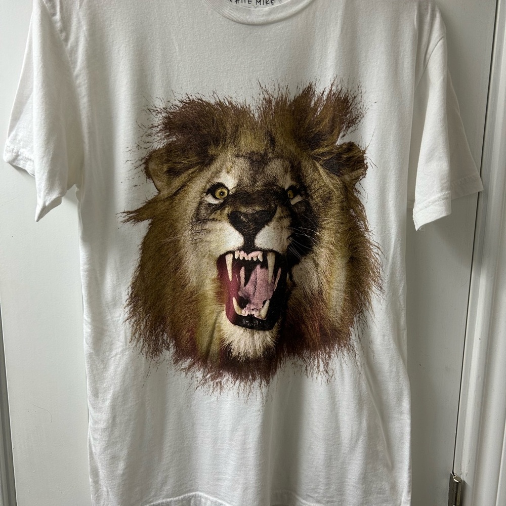 Billabong T-Shirt Lion Mens Medium White 100% Cotton Crew Neck Short Sleeve RARE